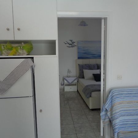 לפקוס קרפתאו Blue And White Studios & Apartments מראה חיצוני תמונה