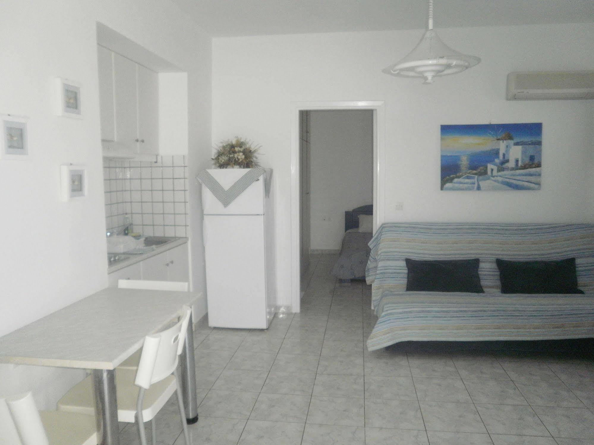 לפקוס קרפתאו Blue And White Studios & Apartments מראה חיצוני תמונה